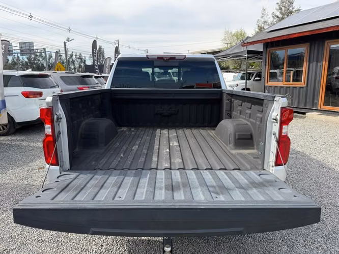 CHEVROLET SILVERADO LTZ 5.3L 4X4 AT8 2021 - Imagen 9
