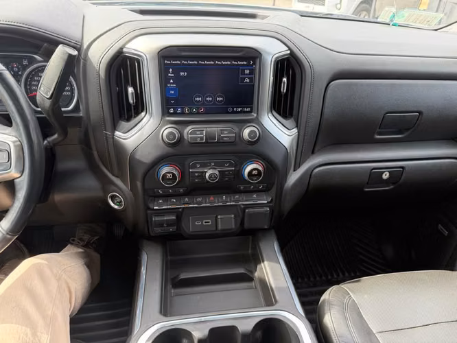 CHEVROLET SILVERADO LTZ 5.3L 4X4 AT8 2021 - Imagen 17