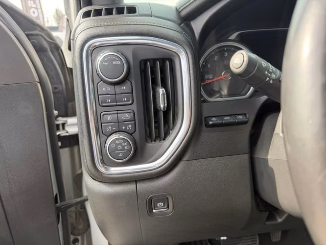 CHEVROLET SILVERADO LTZ 5.3L 4X4 AT8 2021 - Imagen 20