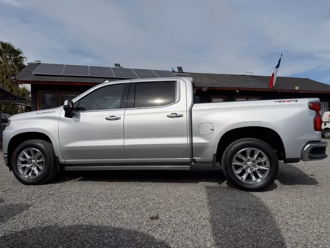 CHEVROLET SILVERADO LTZ 5.3L 4X4 AT8 2021 - Imagen 11