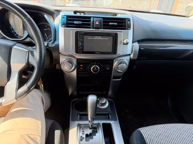 TOYOTA 4 RUNNER SR5 4X4 AT 2014 - Imagen 17