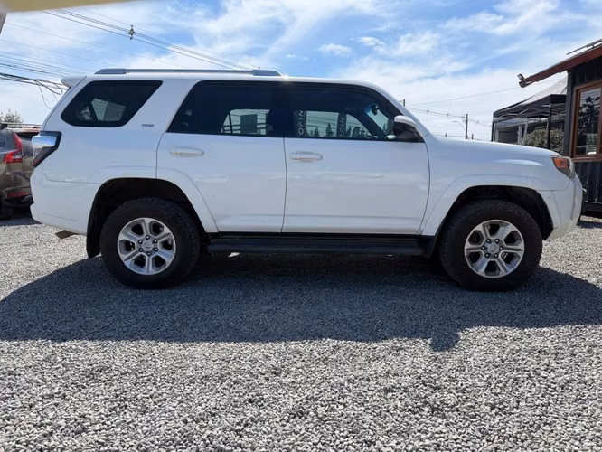 TOYOTA 4 RUNNER SR5 4X4 AT 2014 - Imagen 5