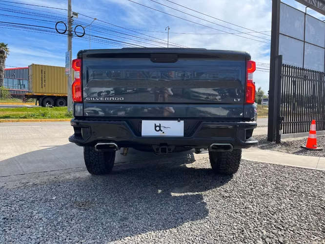 CHEVROLET SILVERADO LT 4X4 5.3 AT 2021 - Imagen 2