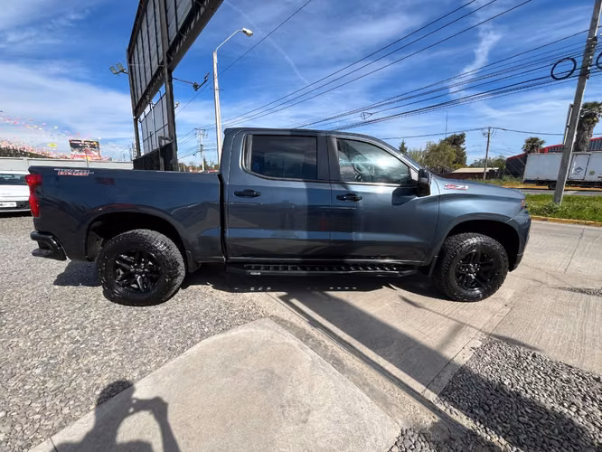 CHEVROLET SILVERADO LT 4X4 5.3 AT 2021 - Imagen 4