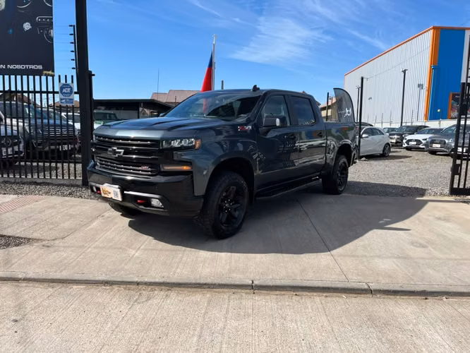 CHEVROLET SILVERADO LT 4X4 5.3 AT 2021