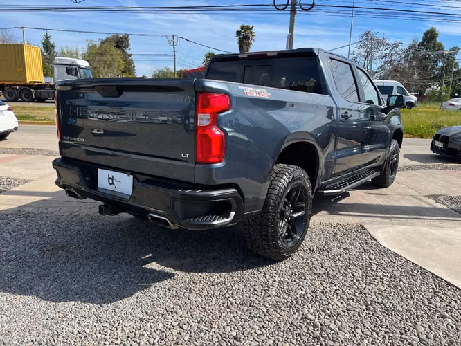 CHEVROLET SILVERADO LT 4X4 5.3 AT 2021 - Imagen 3