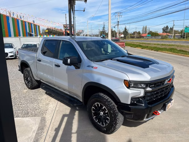 CHEVROLET SILVERADO ZR2 4X4 6.2 AUT 2023 - Imagen 18
