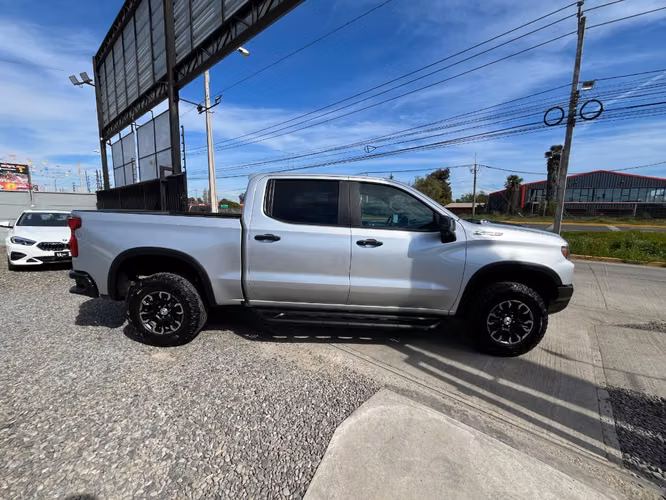 CHEVROLET SILVERADO ZR2 4X4 6.2 AUT 2023 - Imagen 8