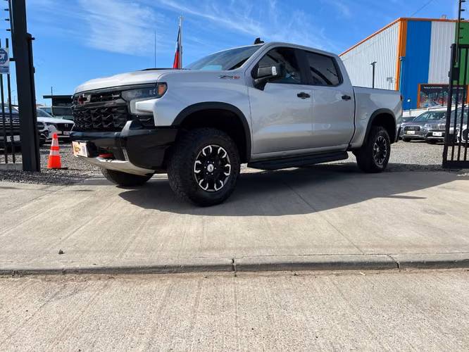 CHEVROLET SILVERADO ZR2 4X4 6.2 AUT 2023 - Imagen 14