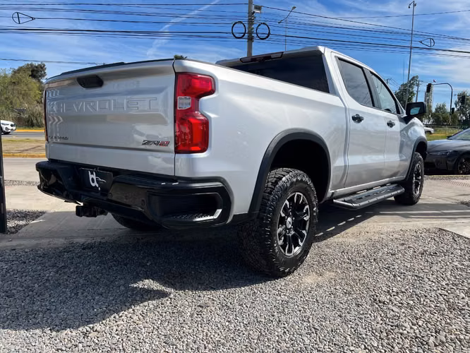 CHEVROLET SILVERADO ZR2 4X4 6.2 AUT 2023 - Imagen 17