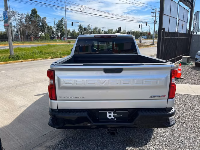 CHEVROLET SILVERADO ZR2 4X4 6.2 AUT 2023 - Imagen 3