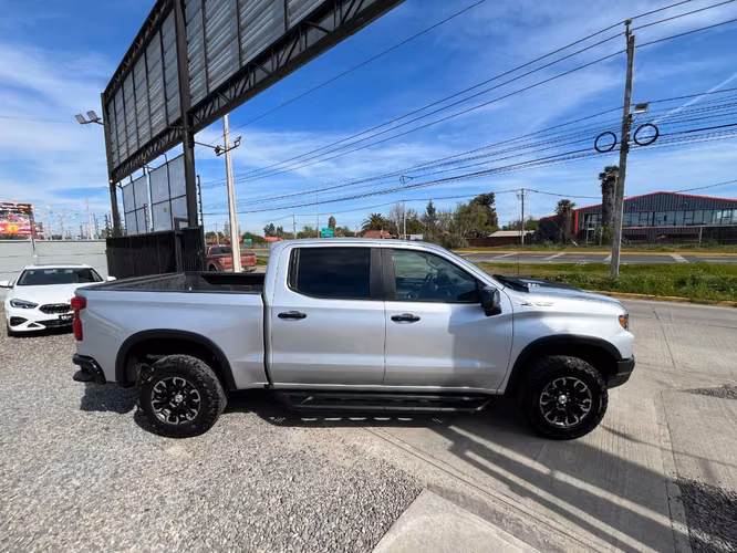 CHEVROLET SILVERADO ZR2 4X4 6.2 AUT 2023 - Imagen 12