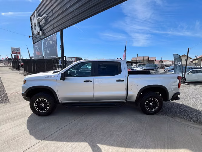 CHEVROLET SILVERADO ZR2 4X4 6.2 AUT 2023 - Imagen 10