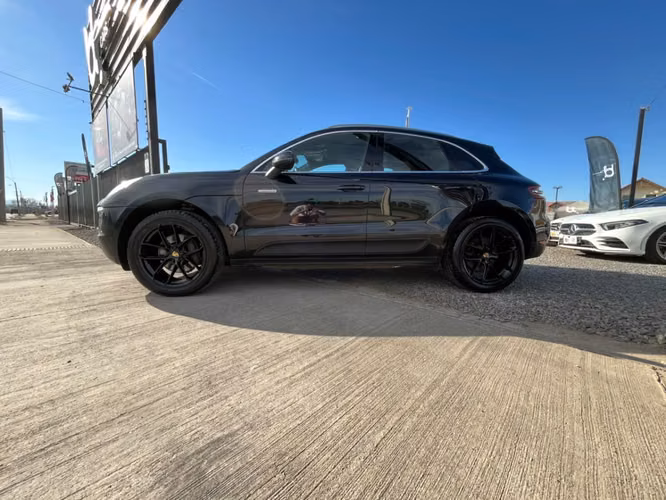 PORSCHE MACAN R4 2016
