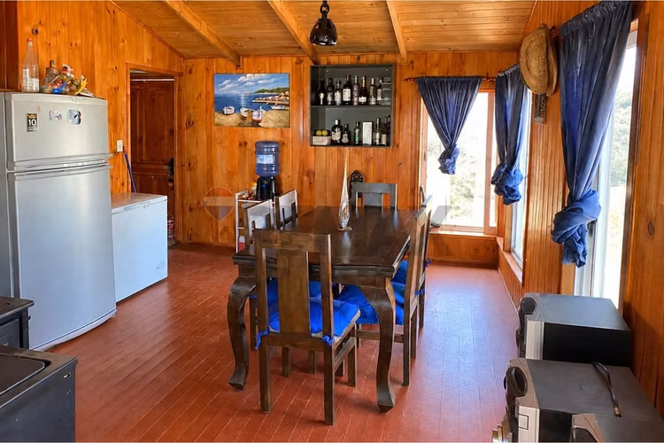 Casa con piscina y amplio terreno en los molles