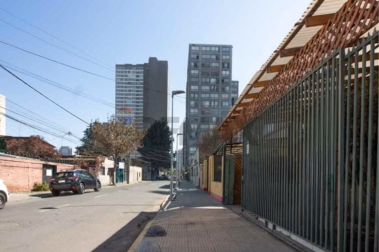Amplia casa en estación central: ¡visítela!