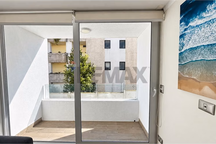 Arriendo departamento amoblado con terraza - Imagen 19
