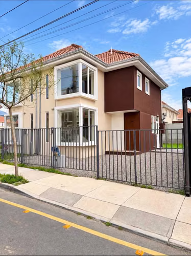 Hermosa casa de 2 pisos en Altos del Valle (183152)