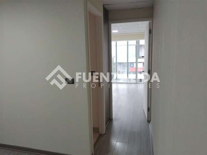 Oficina 1 Privado - 1 Baño - Estacionamiento ( La Reina )