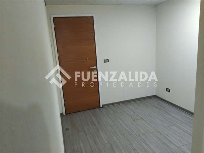 Oficina 1 Privado - 1 Baño - Estacionamiento ( La Reina )