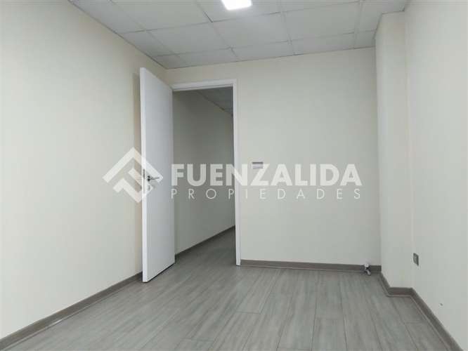 Oficina 1 Privado - 1 Baño - Estacionamiento ( La Reina )