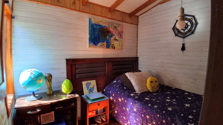 Se vende una hectárea junto al estero el Maqui, cabaña 3d 1b, agua y luz