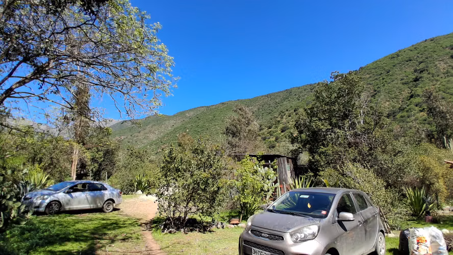 Se vende una hectárea junto al estero el Maqui, cabaña 3d 1b, agua y luz