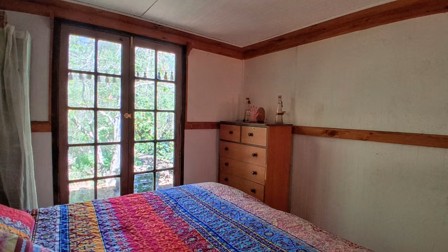 Se vende una hectárea junto al estero el Maqui, cabaña 3d 1b, agua y luz
