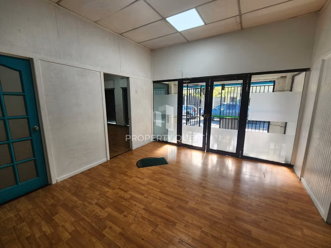 ARRIENDO LOCAL COMERCIAL SECTOR PARQUE ECUADOR - Imagen 4