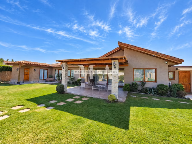  Vende Casa 5D 4B + 5 Est. + Piscina Bosques de Chena Maipú - Imagen 3