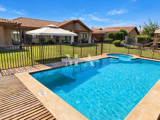  Vende Casa 5D 4B + 5 Est. + Piscina Bosques de Chena Maipú - Imagen 8
