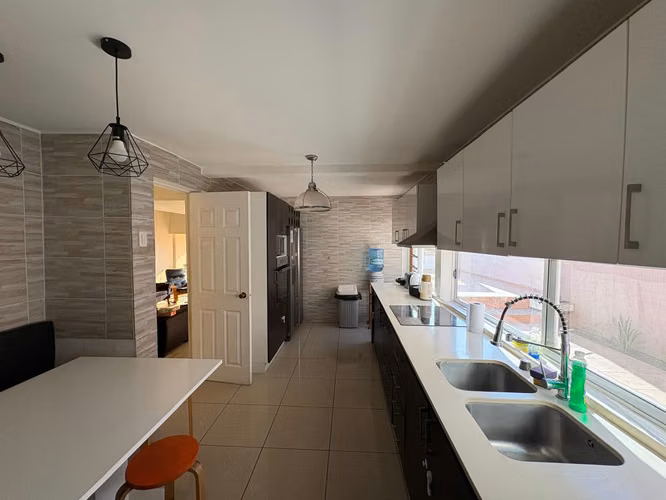 Arriendo | Casa full amoblada de 3 dormitorios | Sector Sur de Antofagasta - Imagen 5