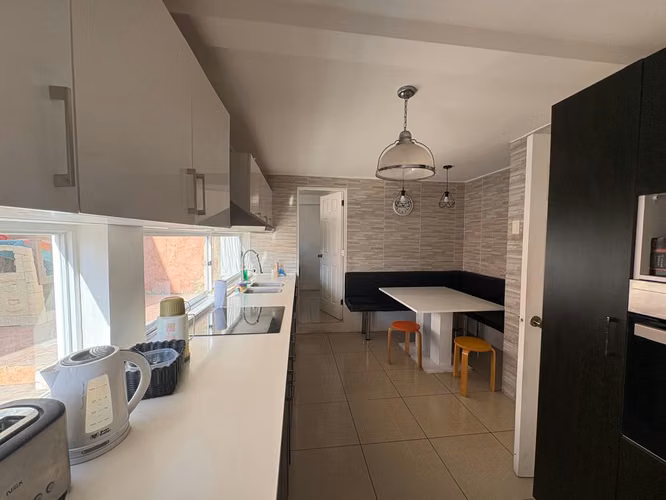 Arriendo | Casa full amoblada de 3 dormitorios | Sector Sur de Antofagasta - Imagen 12