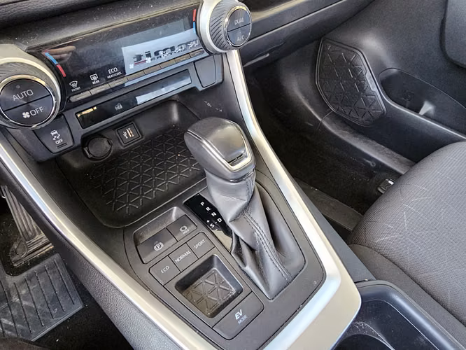 TOYOTA RAV4 2024