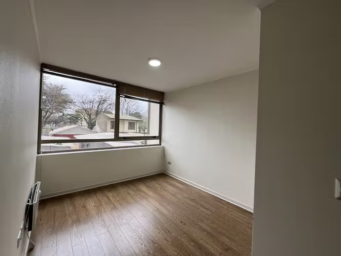 Departamento acogedor, cercano al centro, 2 dormitorios, 2 baños. Estacionamiento y bodega. - Imagen 14