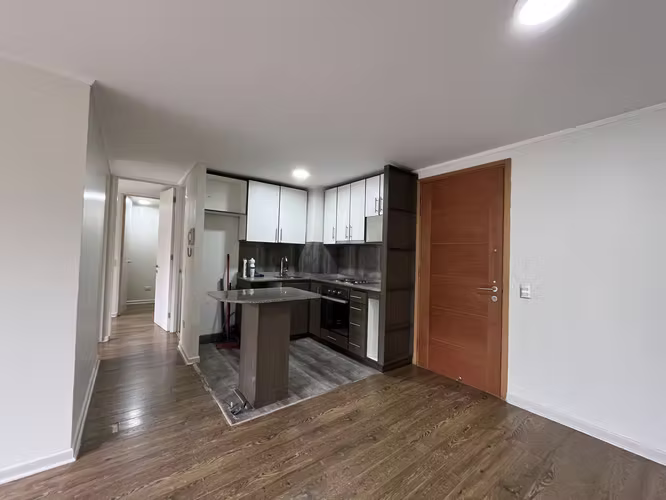 Departamento acogedor, cercano al centro, 2 dormitorios, 2 baños. Estacionamiento y bodega. - Imagen 6