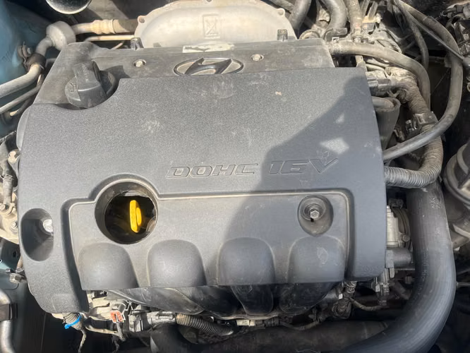 Hyundai Elantra 2010 1.6 GLS AT – Automático – Particular - Imagen 6