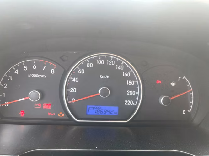 Hyundai Elantra 2010 1.6 GLS AT – Automático – Particular - Imagen 9