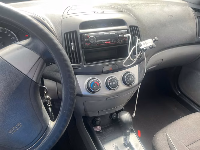 Hyundai Elantra 2010 1.6 GLS AT – Automático – Particular - Imagen 10
