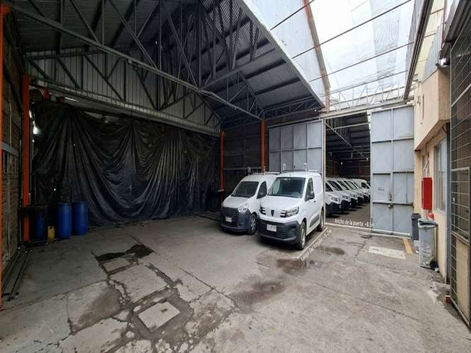 Potencia eléctrica industrial garantizada. Propiedad con instalación certificada SEC de 18,03 kW y empalme normalizado por Enel. Energía totalmente lista para la exigencia del negocio