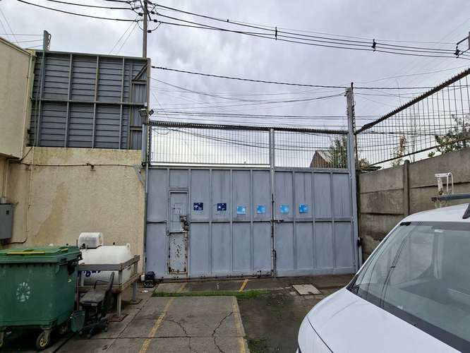 Potencia eléctrica industrial garantizada. Propiedad con instalación certificada SEC de 18,03 kW y empalme normalizado por Enel. Energía totalmente lista para la exigencia del negocio