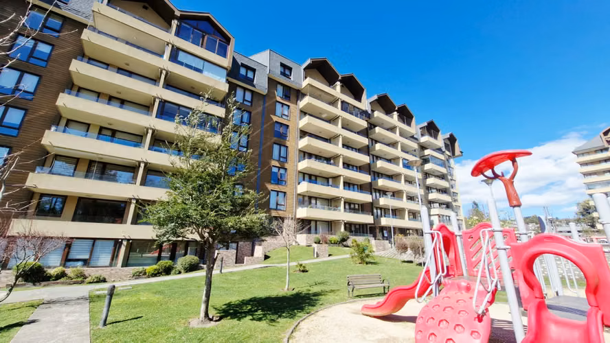 ¡VENDO DEPARTAMENTO  CON VISTA AL LAGO – VILLARRICA! AMOBLADO - Imagen 2