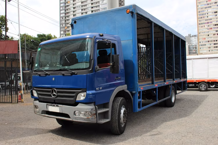 Mercedes Atego 1518 año 2010 Plano Atril Bebidas 166.000 Kms