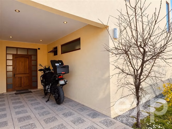 Casa amplia en venta con piscina, quincho, 6 piezas, 2 suite - Imagen 26