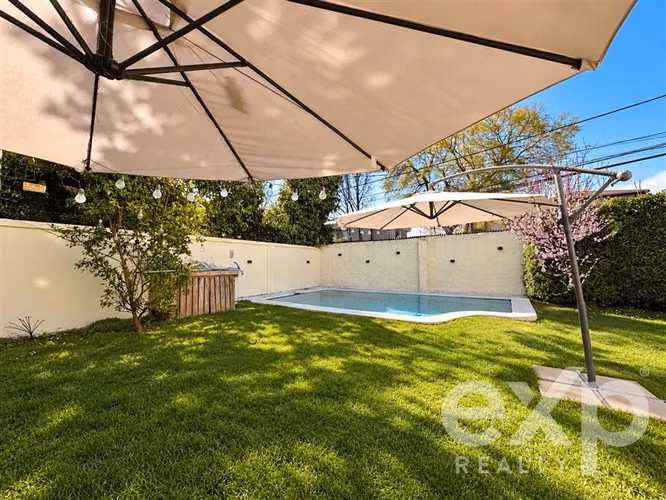 Casa amplia en venta con piscina, quincho, 6 piezas, 2 suite - Imagen 6