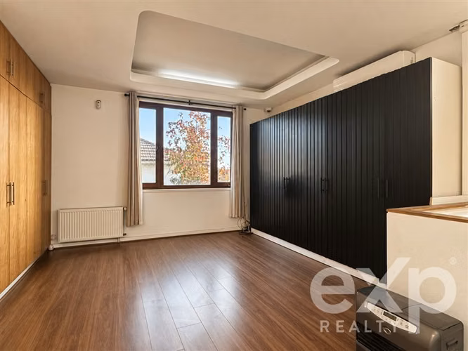 Casa amplia en venta con piscina, quincho, 6 piezas, 2 suite - Imagen 16