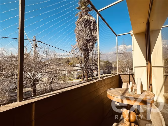 Casa amplia en venta con piscina, quincho, 6 piezas, 2 suite - Imagen 9