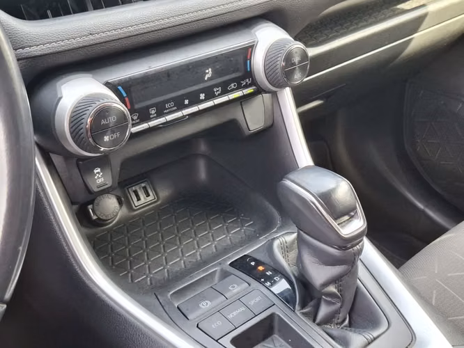 TOYOTA RAV4 2019 - Imagen 19
