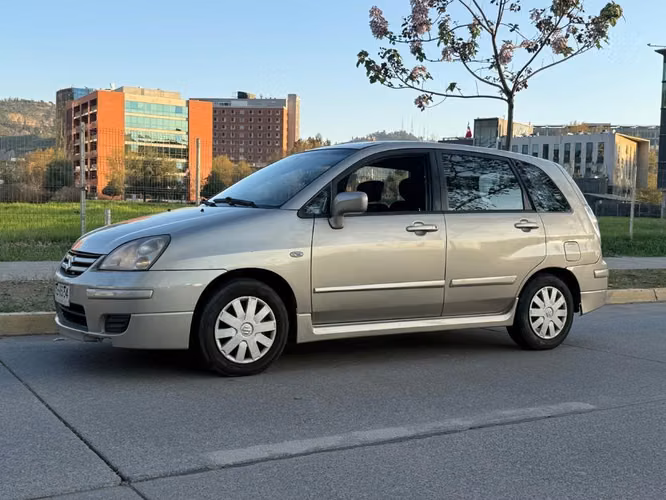 Suzuki aerio - Imagen 4