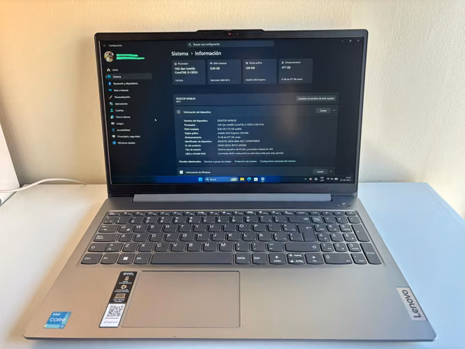 Notebook Lenovo IdeaPad Slim 3 15IRU8 – Core i3 13ª Gen – 8GB RAM – 512GB - Imagen 3